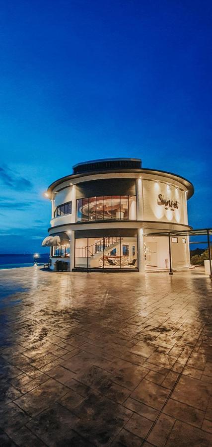 BW Suite Belitung Tanjung Pandan Dış mekan fotoğraf